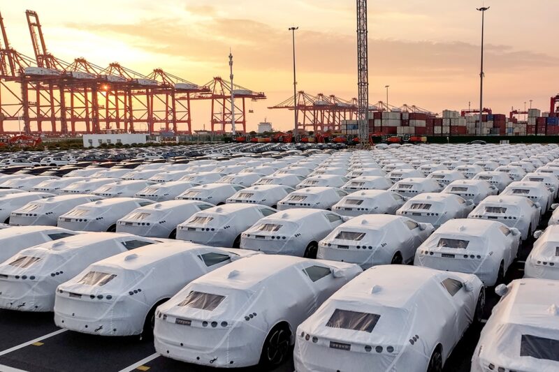 Crise ou opportunité ? Des millions de voitures électriques chinoises invendues dans les ports Européens